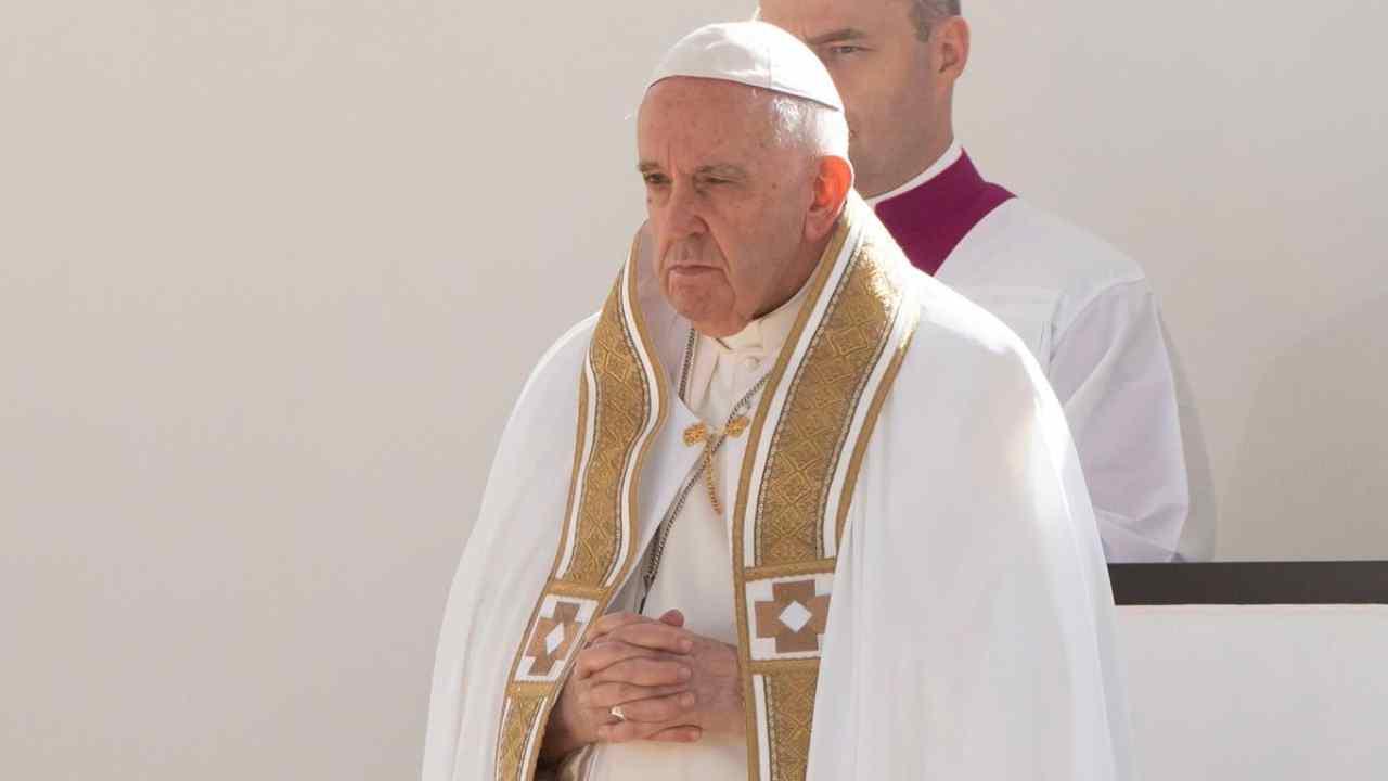 El papa Francisco, hospitalizado, intenta trabajar tras pasar "una noche tranquila"