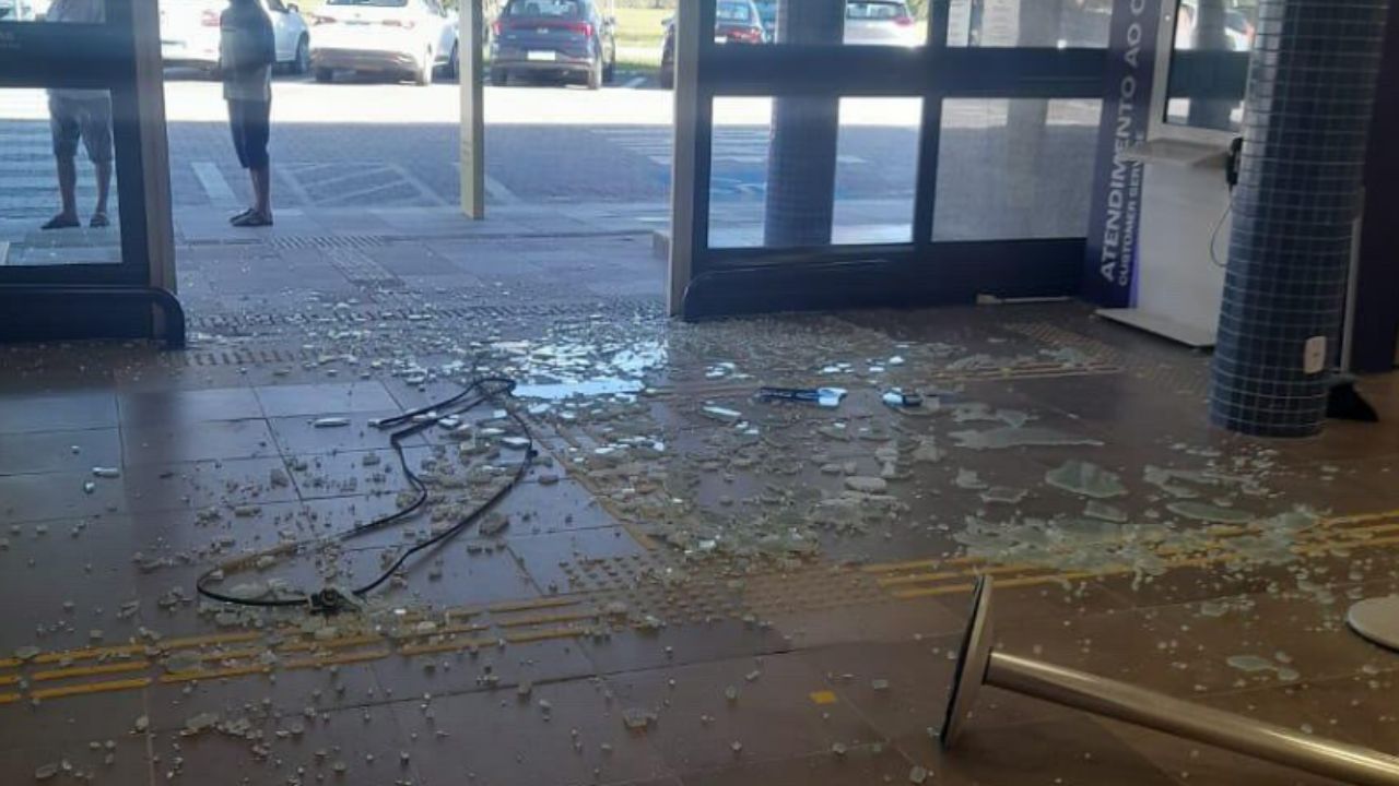 Pasajero agrede a empleado de aeropuerto y destruye instalaciones; este fue el motivo