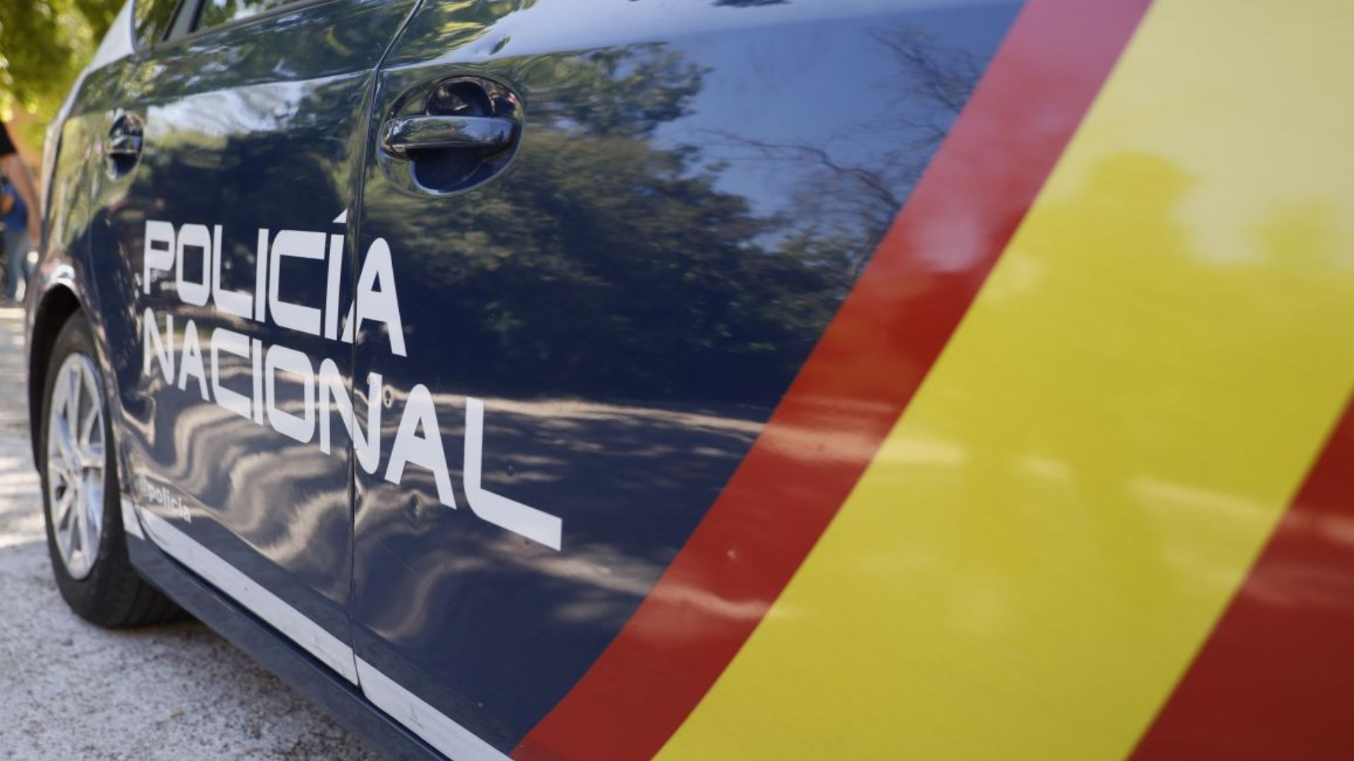 Muere hombre tras caer al foso del ascensor por el que intentaba tirar a su mujer