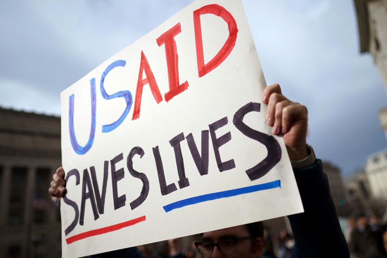 Un juez federal bloquea el plan de Trump de echar a miles de empleados de USAID
