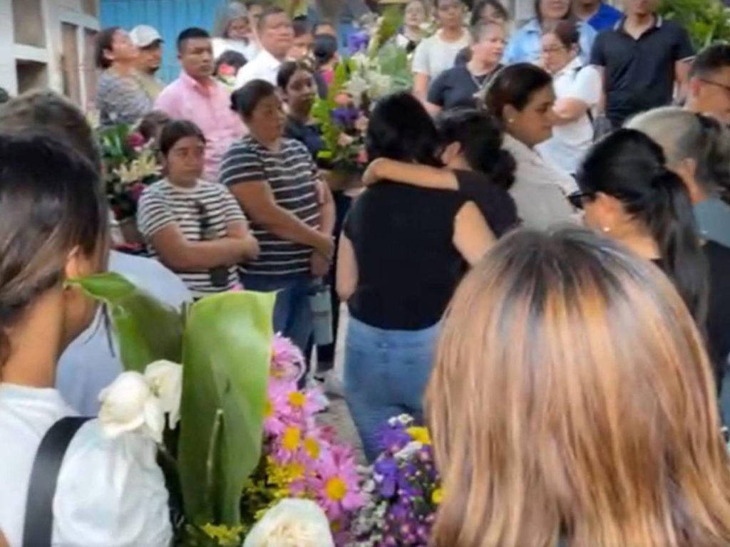 Un lugar con muchas personas