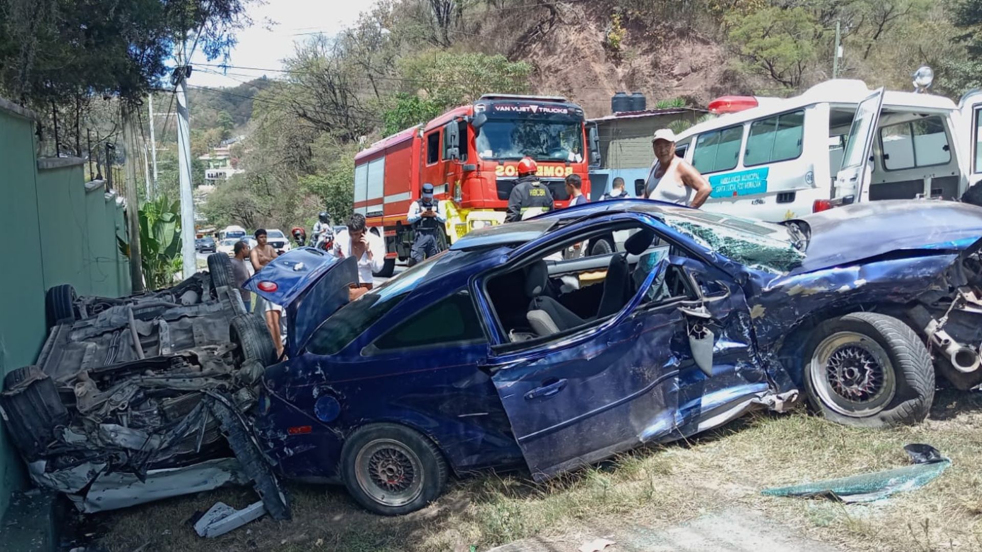 Pareja en camino a su boda se accidenta en carretera a Valle de Ángeles