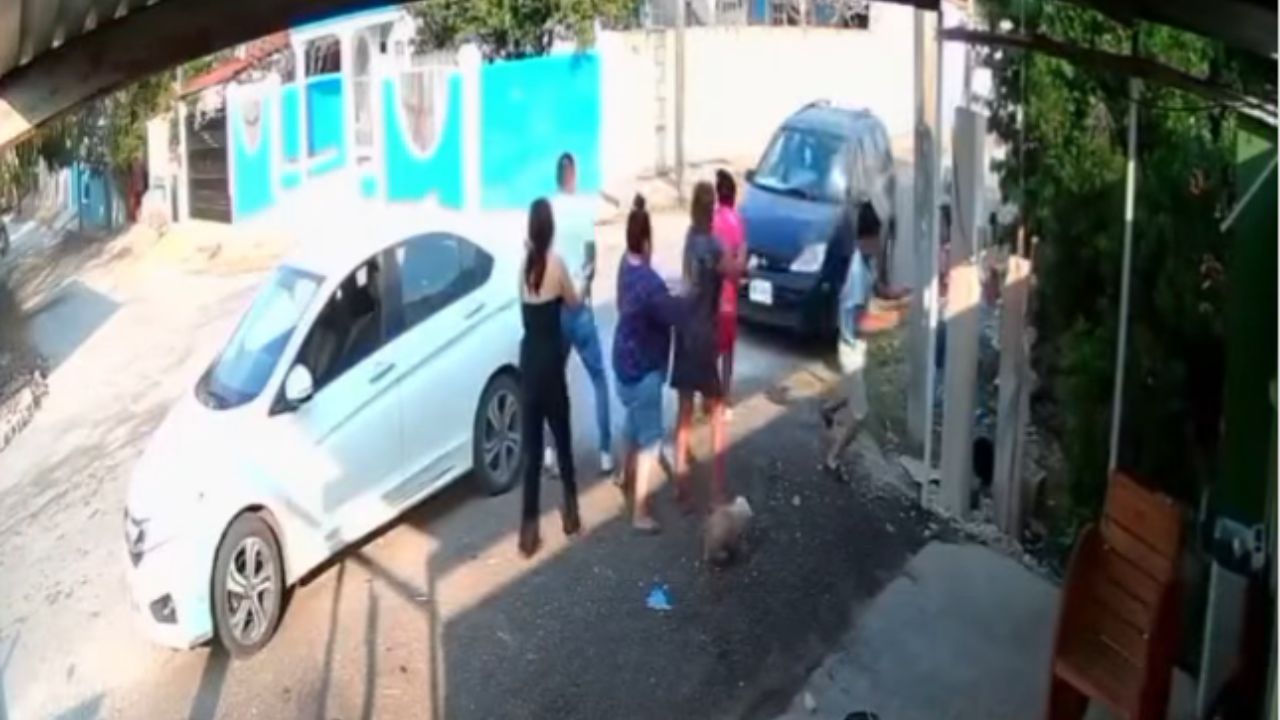 Vídeo: Conductor atropella a una familia luego de discusión