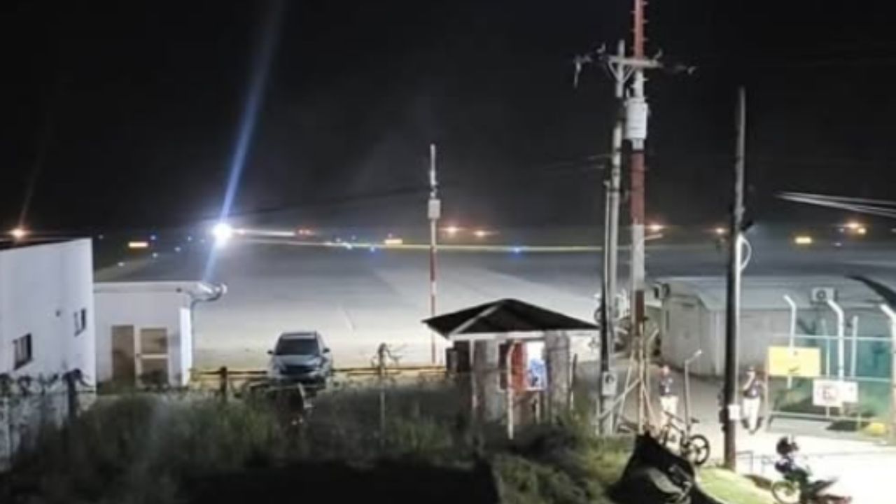 Avión cae el mar en aeropuerto de Roatán con varios pasajeros abordo