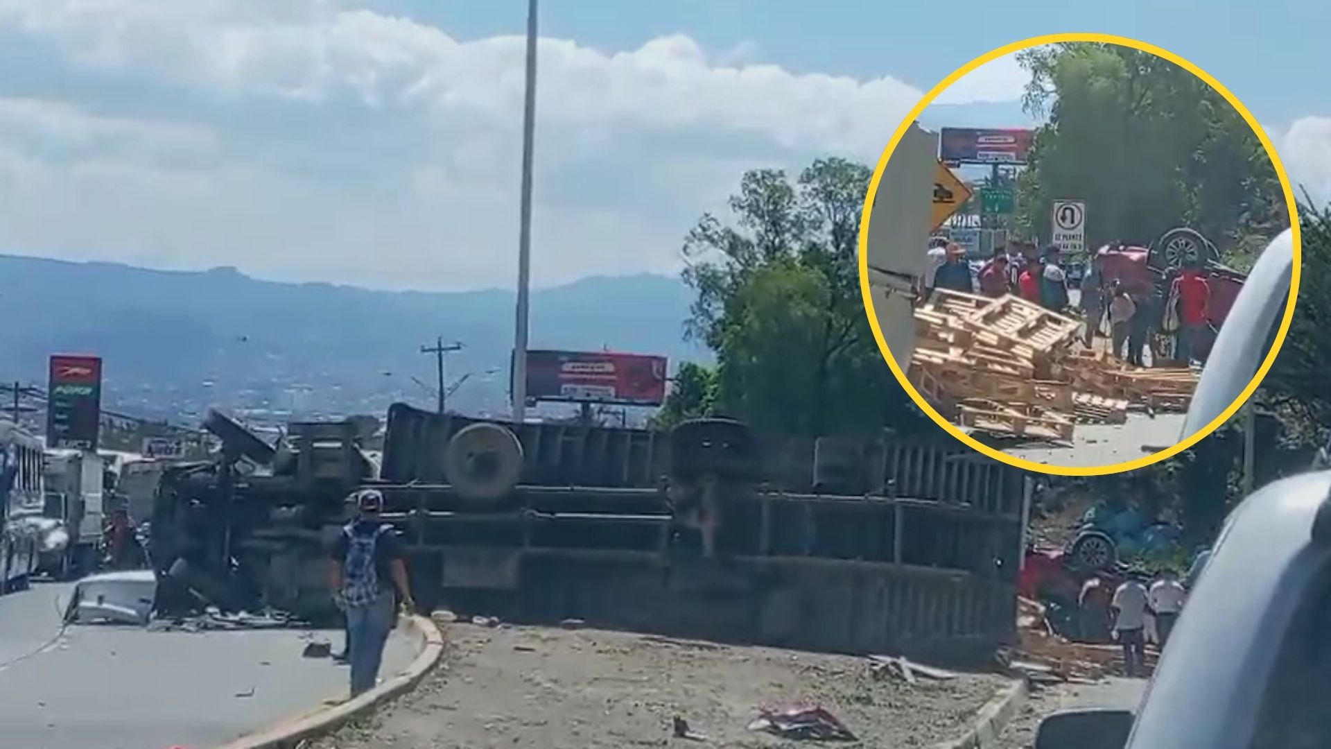 Camión 'sin frenos' impacta contra vehículo y lo arrastra por 30 metros en El Carrizal