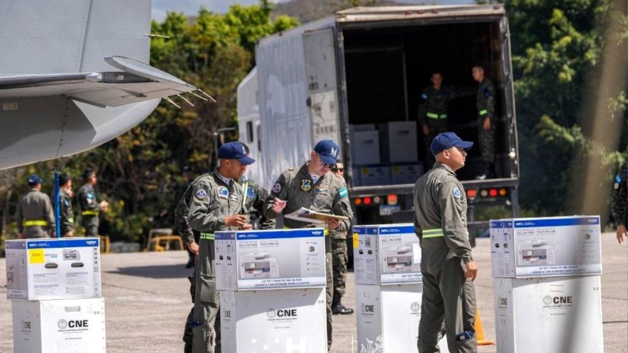 Retrasos en la entrega de maletas electorales marcan el inicio de las elecciones primarias