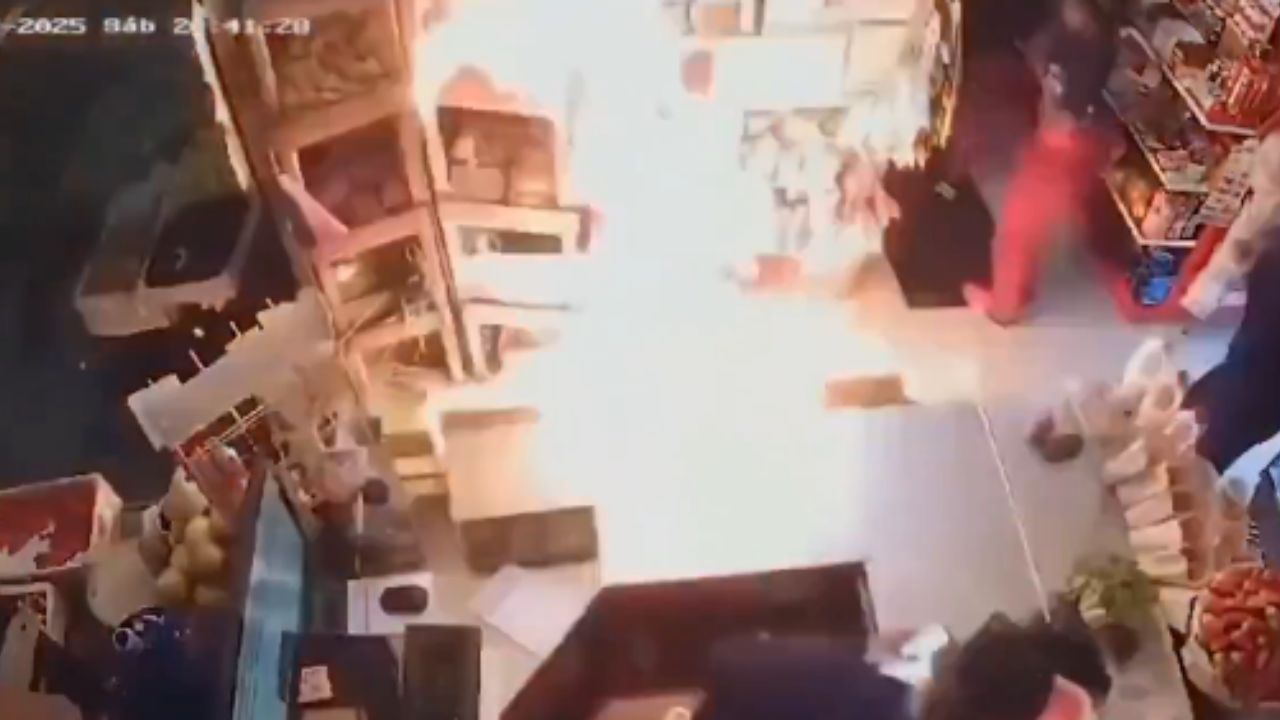 Vídeo: Presuntos extorsionadores lanzan bombas molotov a negocio