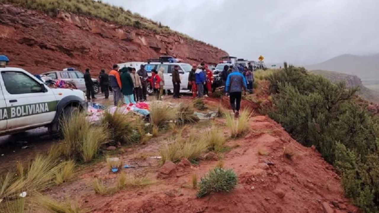 Al menos 15 fallecidos y 19 heridos en un nuevo accidente de bus en Bolivia