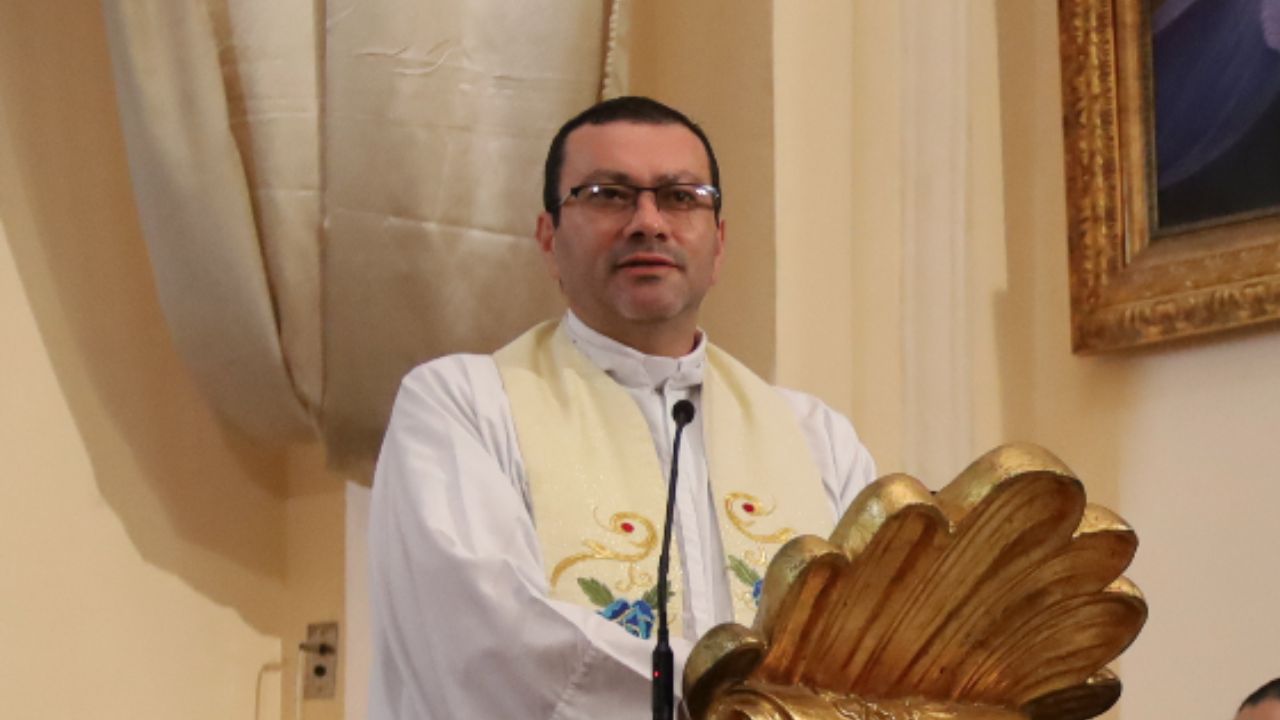 Padre Carlo Magno llama a vencer las tentaciones y superar el ego personal