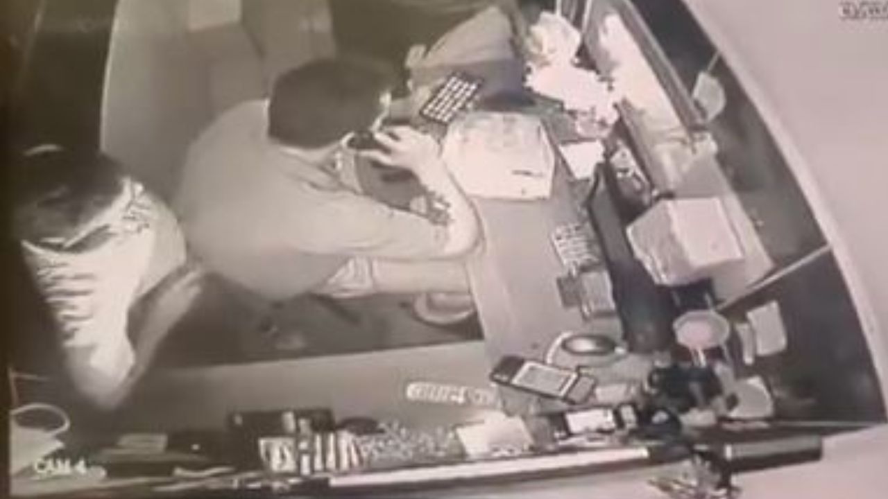 Apuñala a su compañero de trabajo: quedó registrado en video