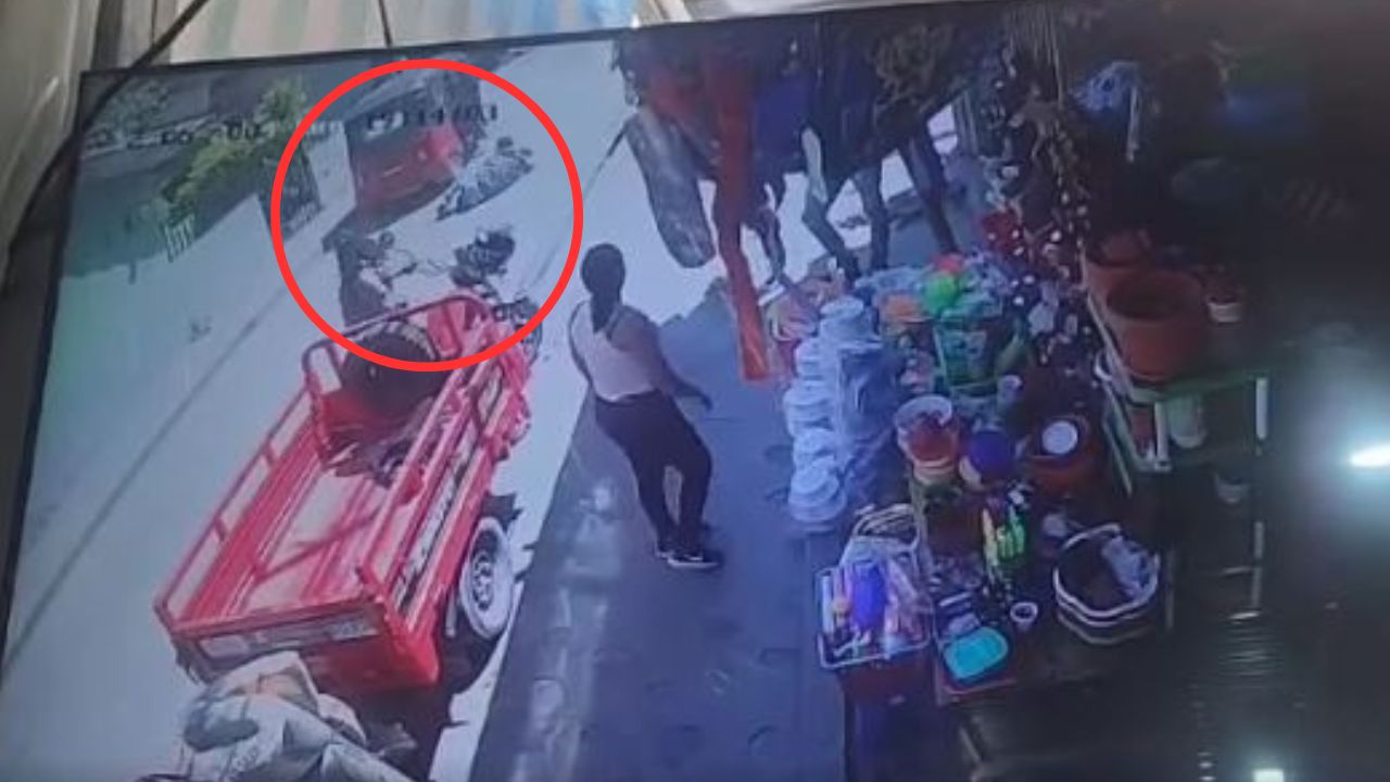 Mototaxi arrolla a un hombre en  Gracias: quedó registrado en video