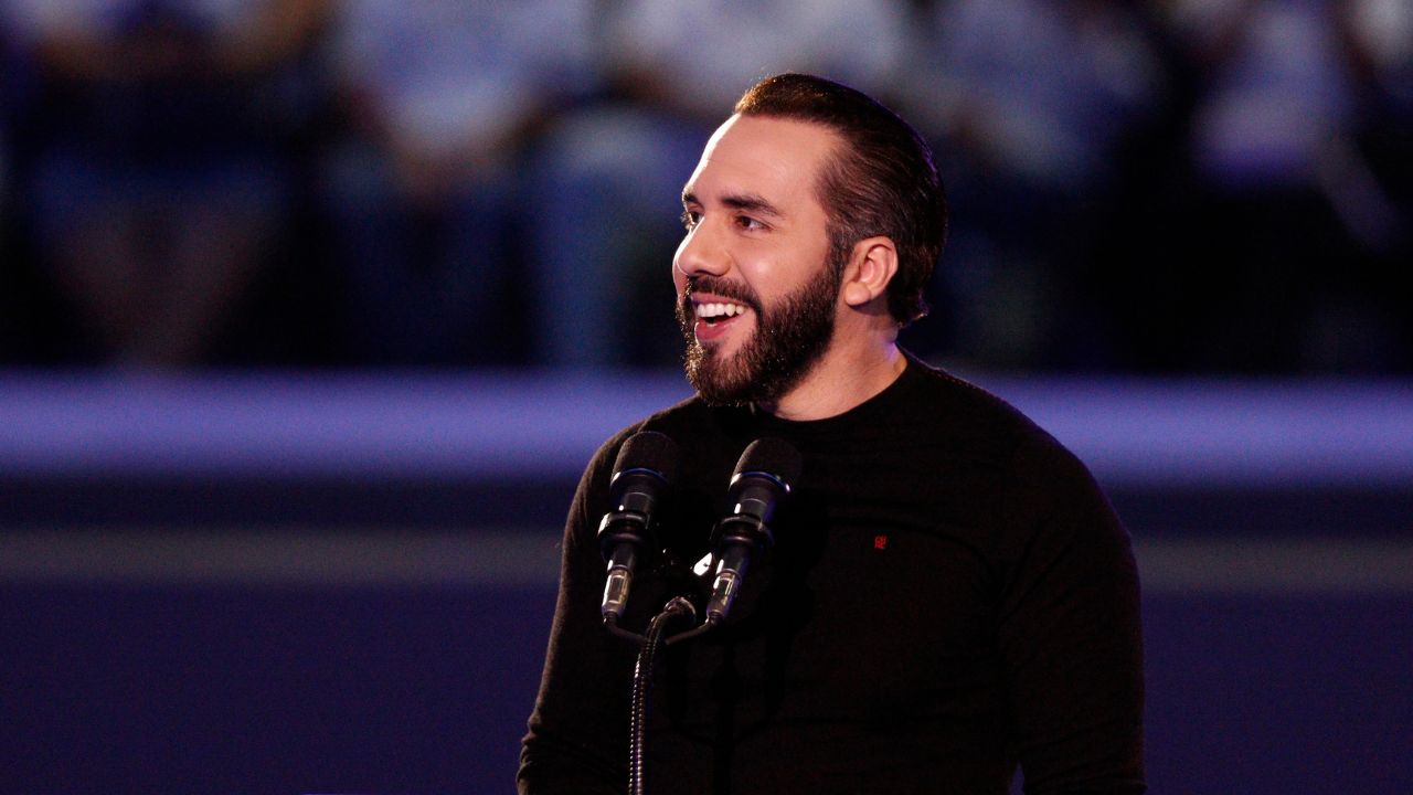 Nayib Bukele anuncia programa de becas para 'todos los jóvenes' de El Salvador