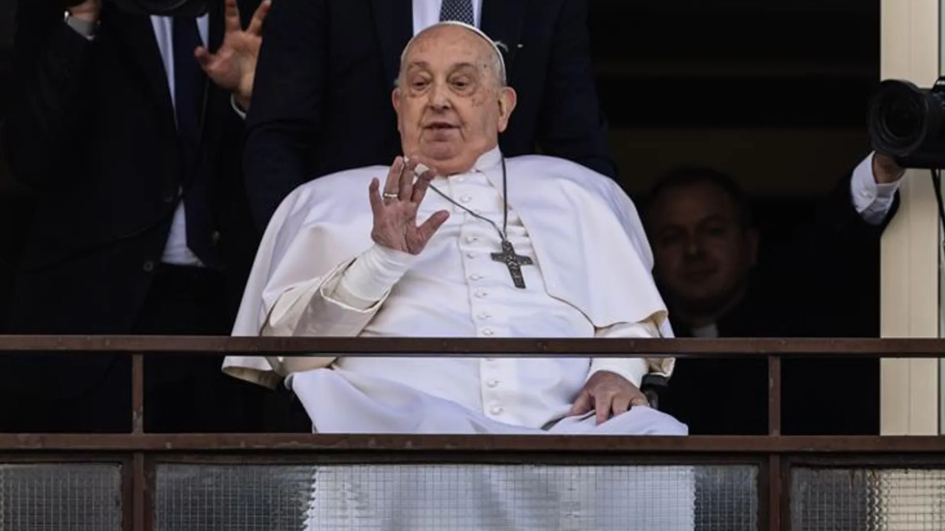 El papa Francisco abandona el hospital y regresa al Vaticano 38 días después