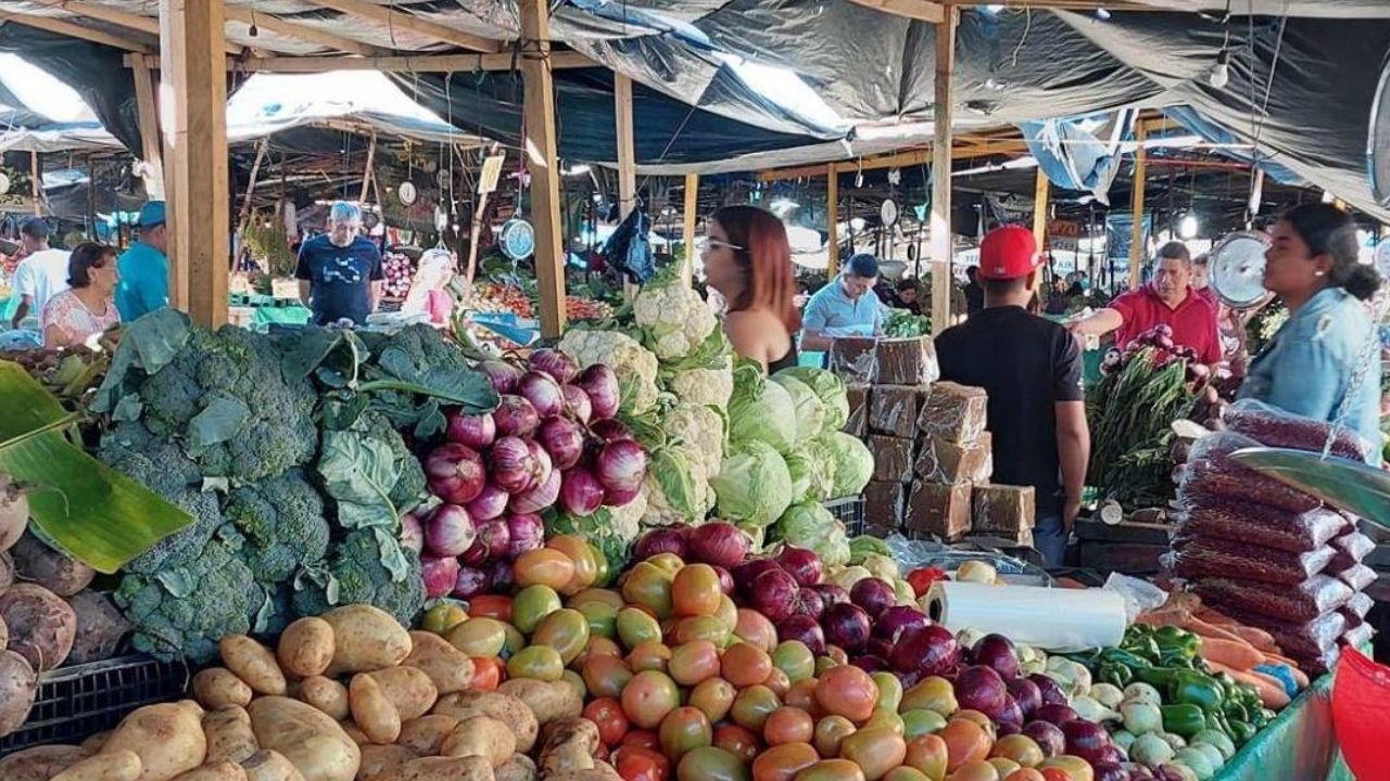 Precio de productos básicos baja en Villa Nueva y sube el de huevos y frijoles en San Pablo