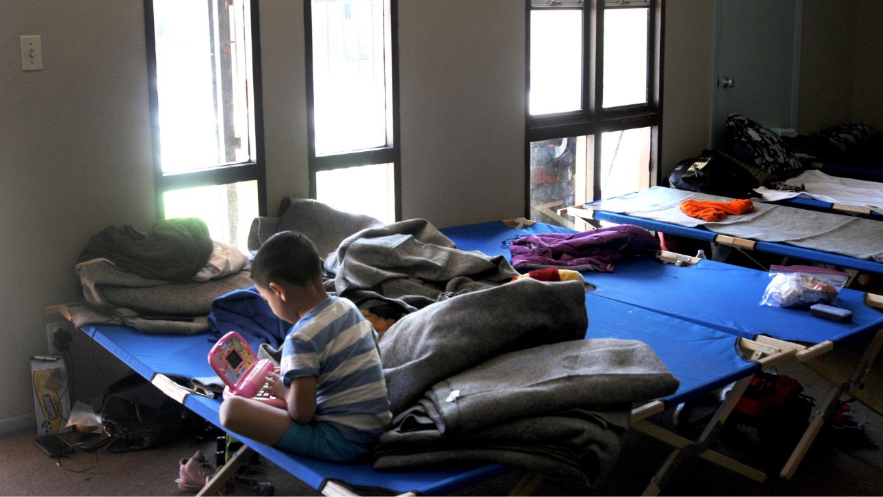 El proyecto de ley de Florida que 'debilita la protección de niños migrantes abusados'