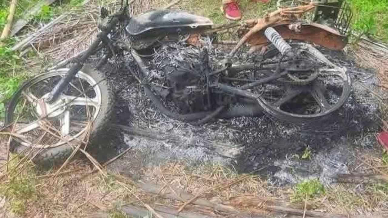 Vecinos cansados del ruido queman motocicleta en Olanchito, Yoro
