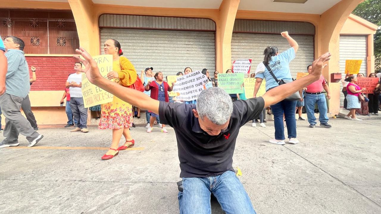 VIDEO: Conflicto por la propiedad de un templo enfrenta a evangélicos