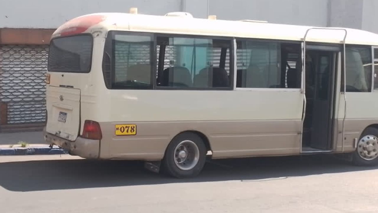 Sancionan a conductor de bus 'rapidito' grabado manejando en contravía