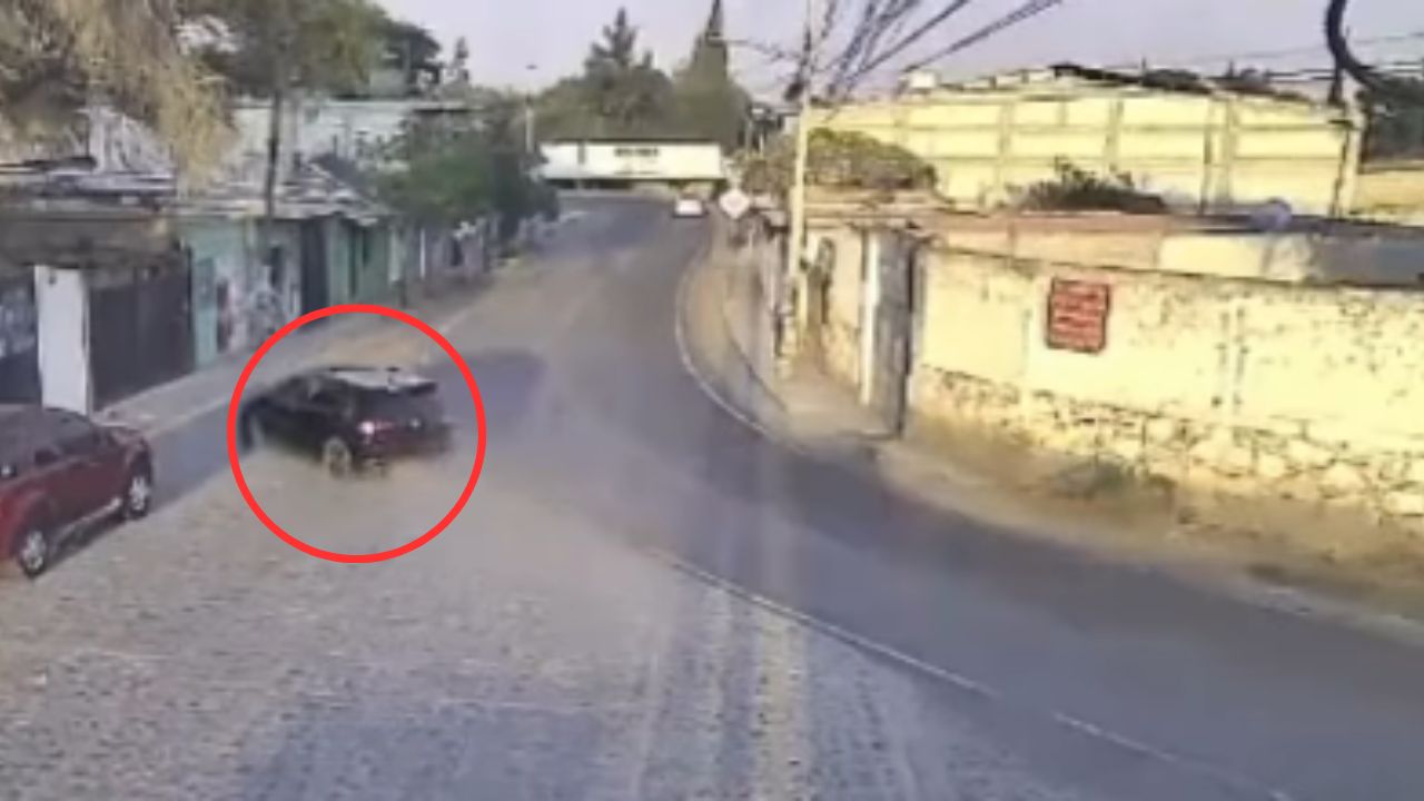 Imagen de Vídeo: Hombre choca carro que se había ganado en rifa recientemente
