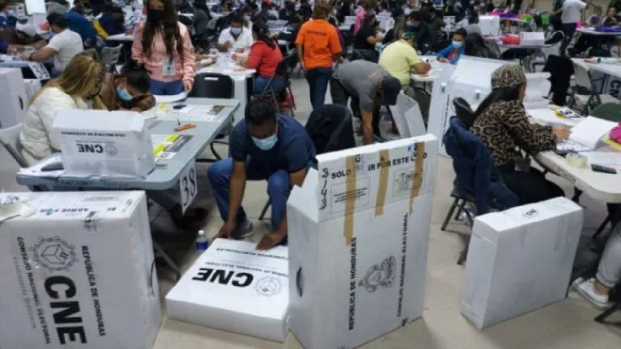CNE realiza corrección de actas de elecciones con errores de transcripción