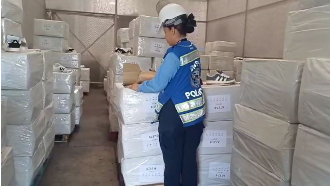 Decomisan más de 19 mil pares de tenis falsificados procedentes de China