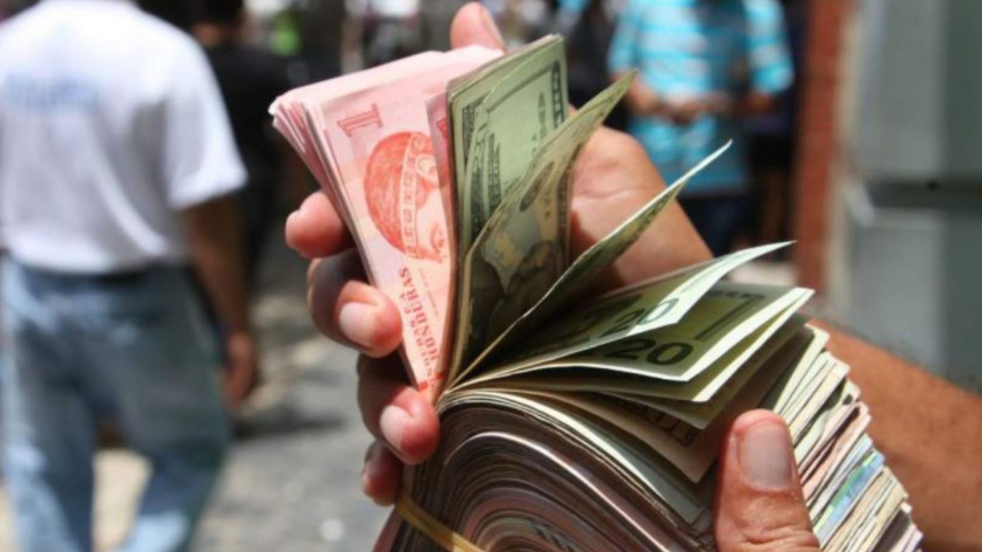 Deslizamiento del lempira aumenta la inflación pero favorece a exportadores