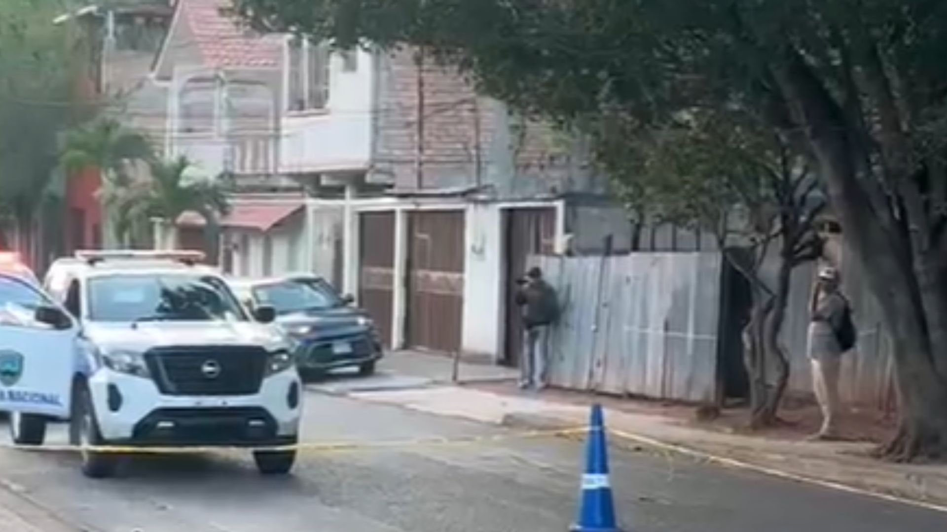 A pedradas y balazos matan a dos personas en calle principal de la colonia El Sitio
