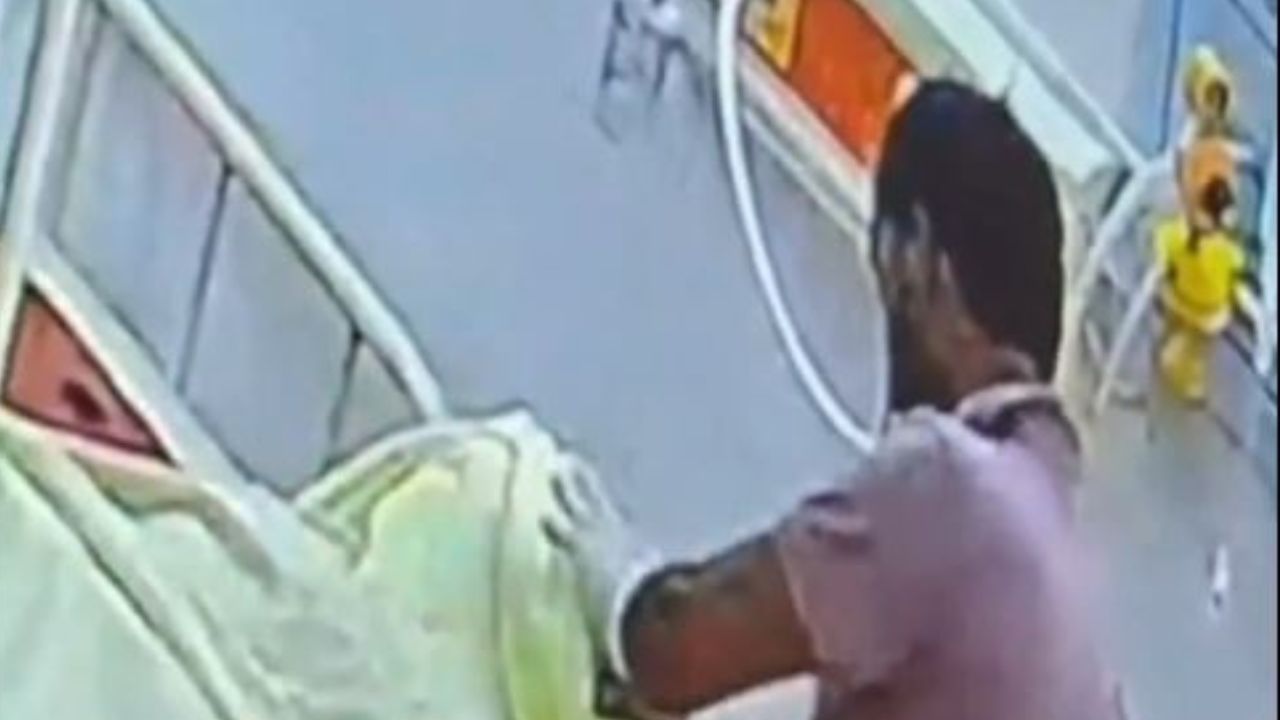 VIDEO: Enfermero roba aretes a paciente fallecida ¿Dónde ocurrió?