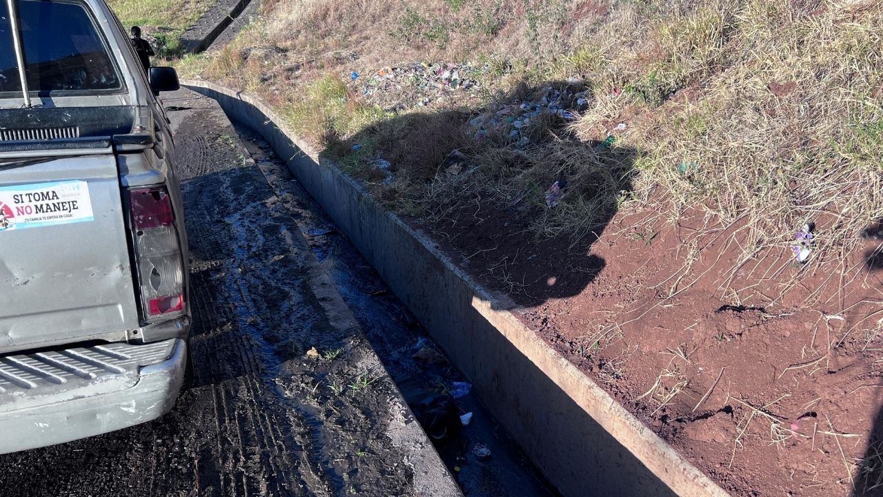 Semidesnuda y ensangrentada: así hallaron a joven en una cuneta en Tegucigalpa