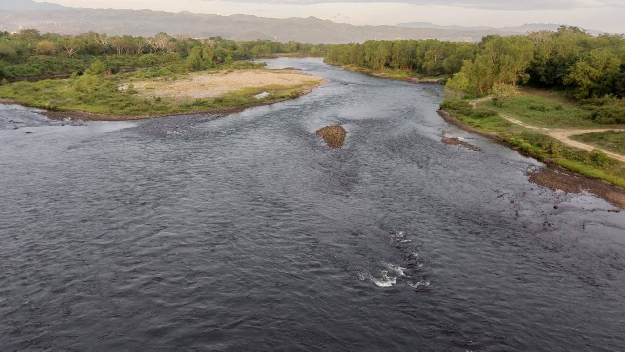Hallan a un hombre muerto en riberas del río Humuya, en Yoro