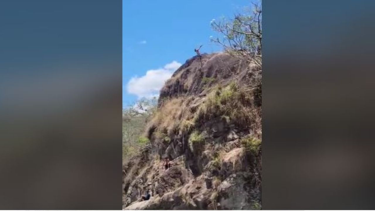 Turistas graban muerte de joven cuando hacía clavado en poza de Comayagua