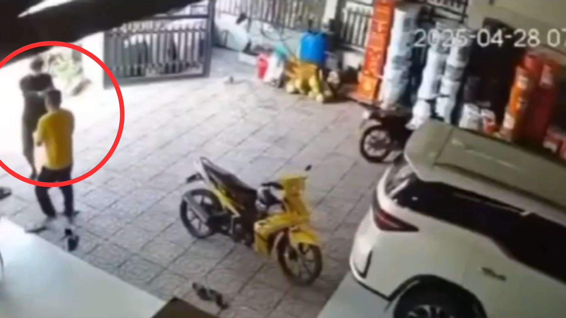 VIDEO: Joven mata al responsable de la muerte de su padre y luego se suicida