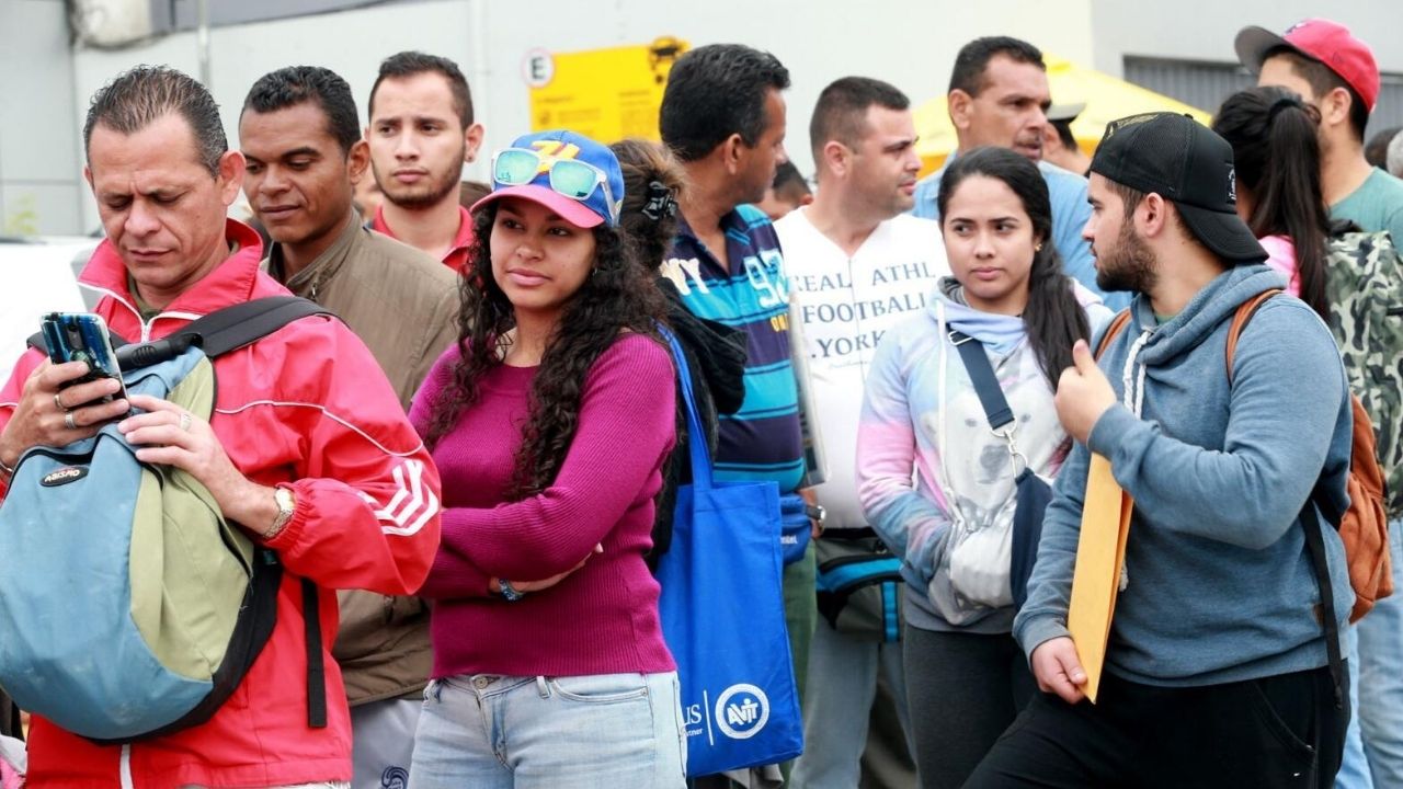 Economista alerta sobre fuga de talento de Honduras y advierte colapso social
