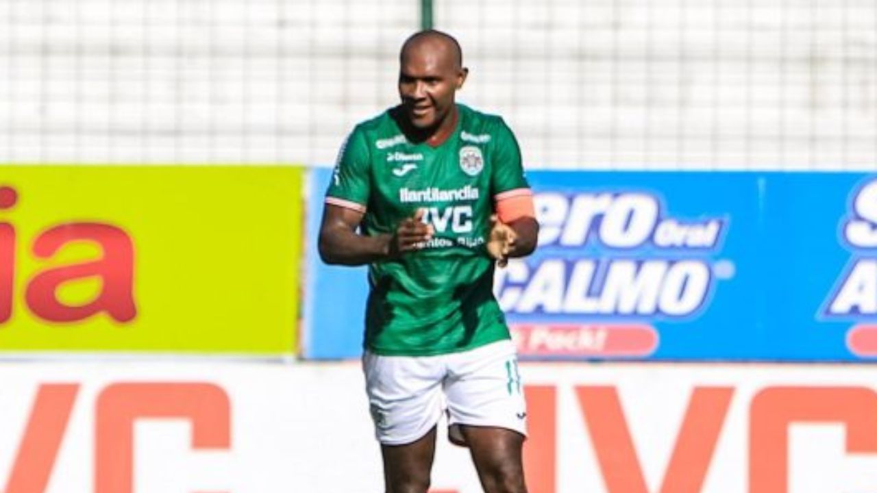 Marathón termina contrato a Juan Anangonó tras bofetada que dio a Alexy Vega