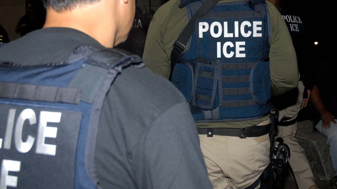 Juez frena deportación de madre hondureña y su hija nacida en Estados Unidos