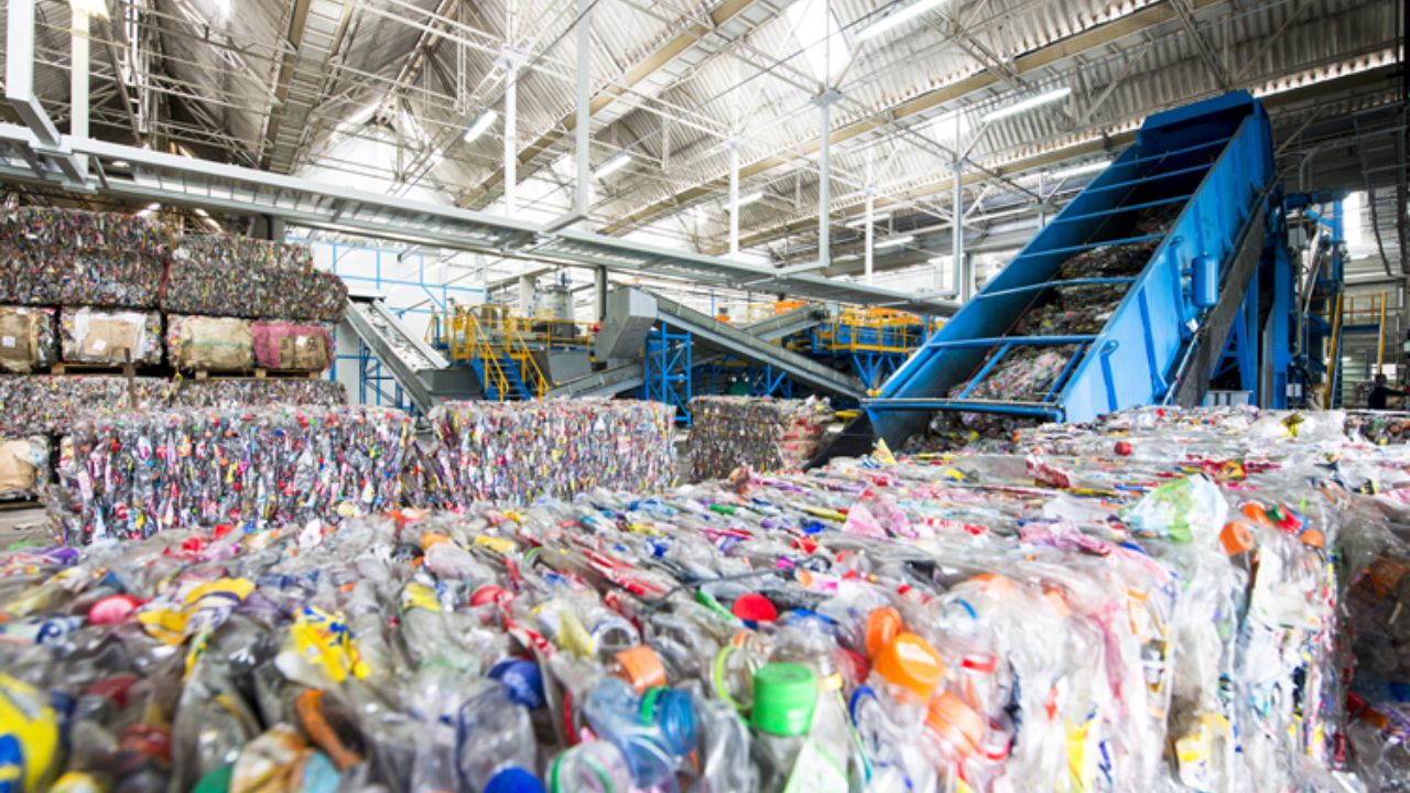 Sube precio de plásticos y otros materiales reciclados, confirma empresario