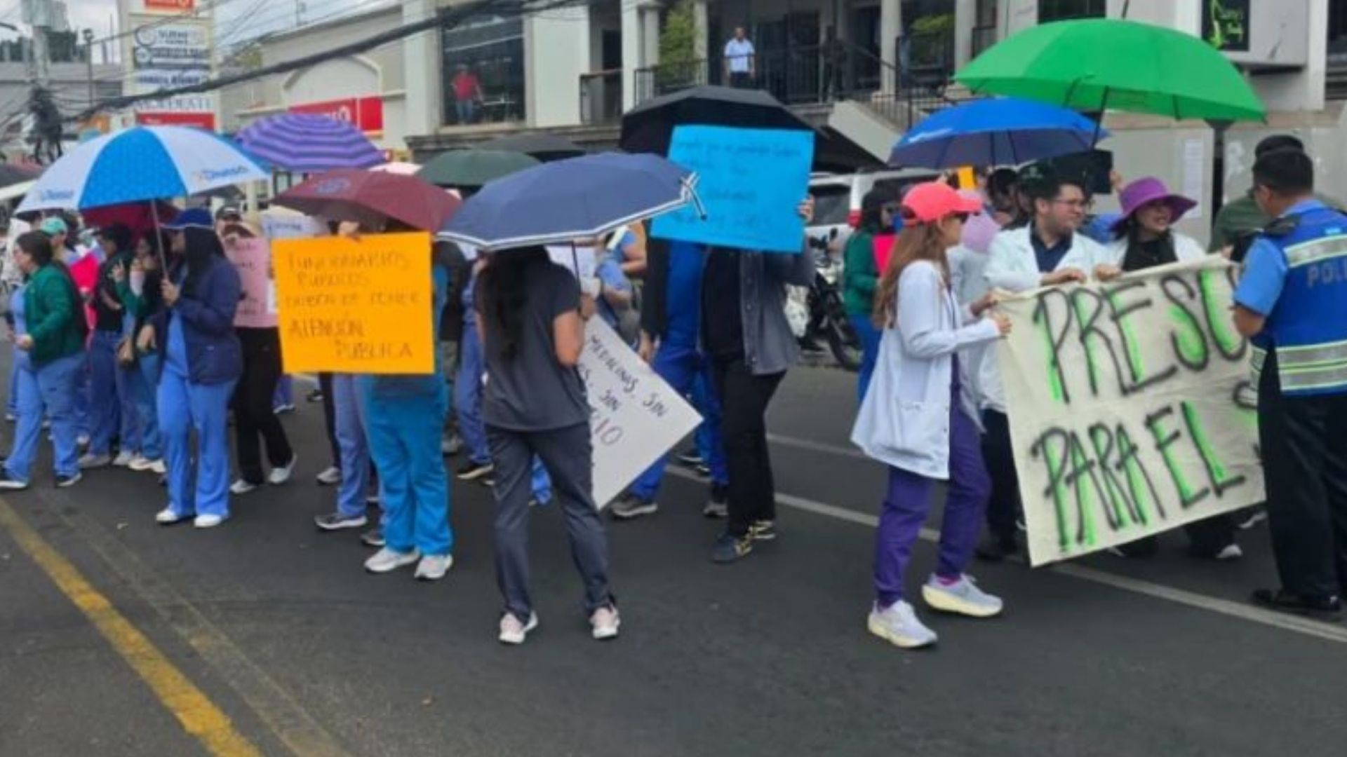 Más de 40 médicos están en calamidad doméstica en Honduras, según CMH
