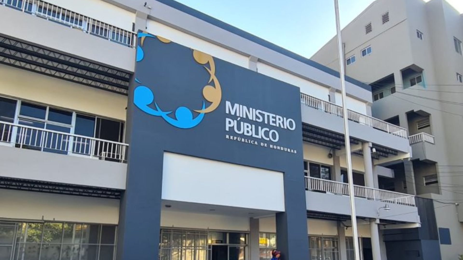 ¿Quiénes son los ocho exfuncionarios con nuevo requerimiento fiscal por fraude?