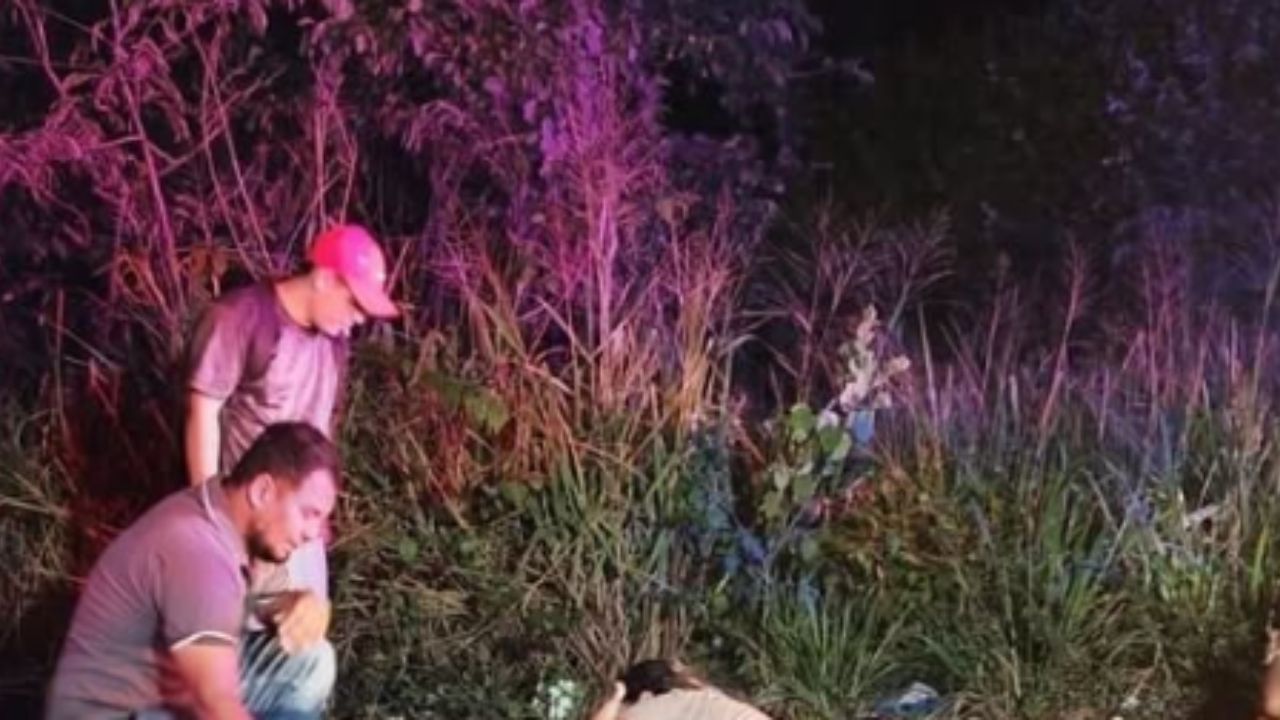 Motociclista muere al estrellarse contra camión en Cofradía, Cortés