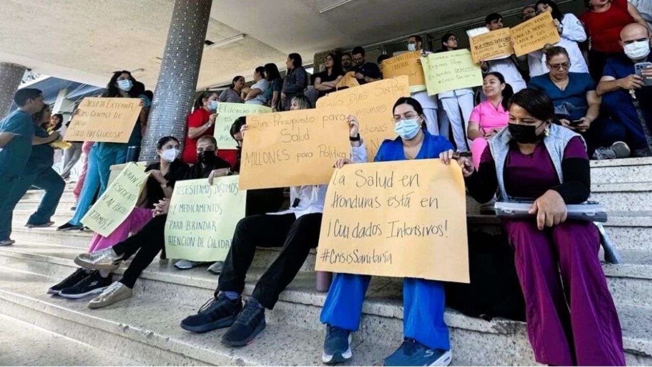 Paro de labores de médicos seguirá después de Semana Santa: Colegio Médico