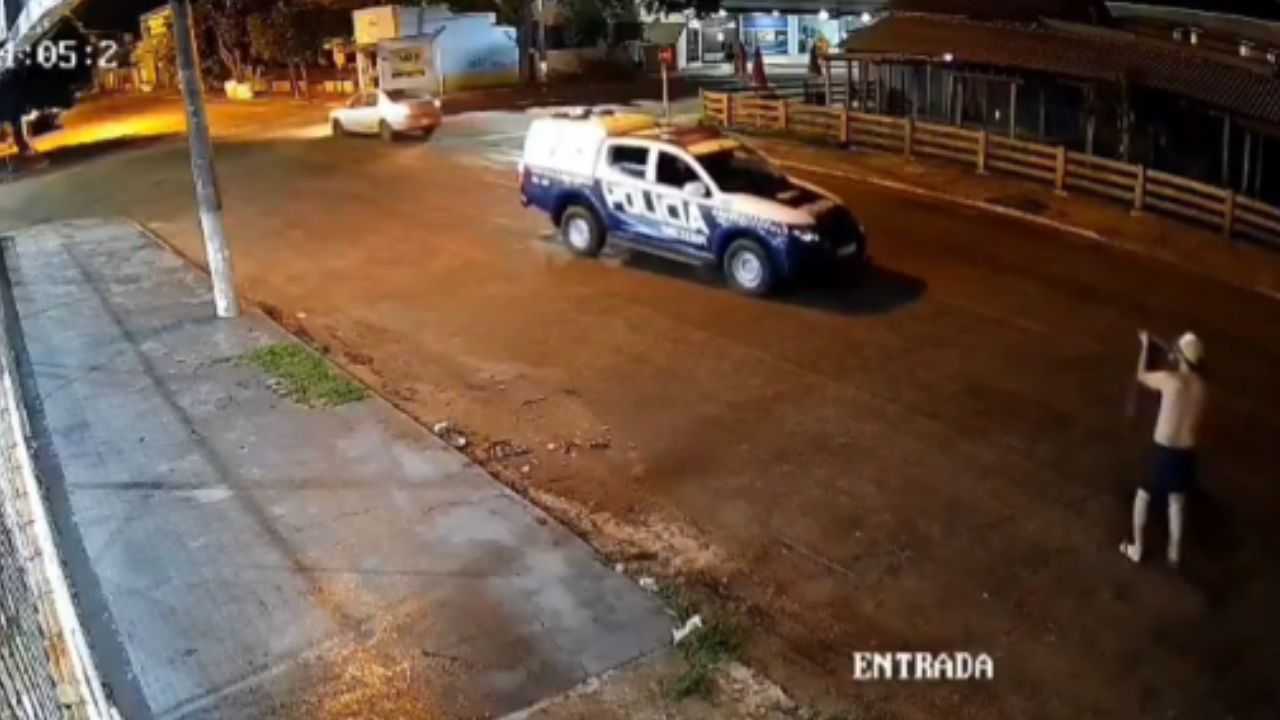 Vídeo: Policías abaten a hombre que les apuntaba con escopeta