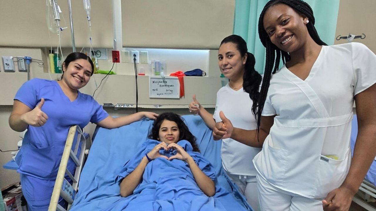 Sobreviviente de accidente aéreo en Roatán agradece a personal médico por su recuperación
