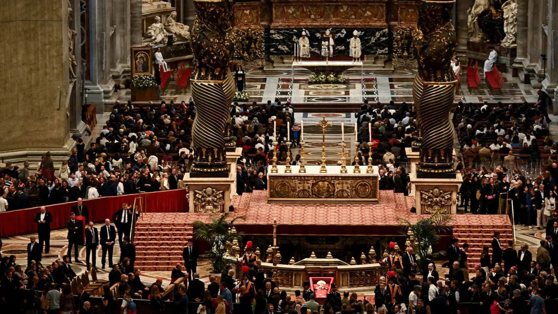Comienza la ceremonia de cierre del féretro del papa Francisco