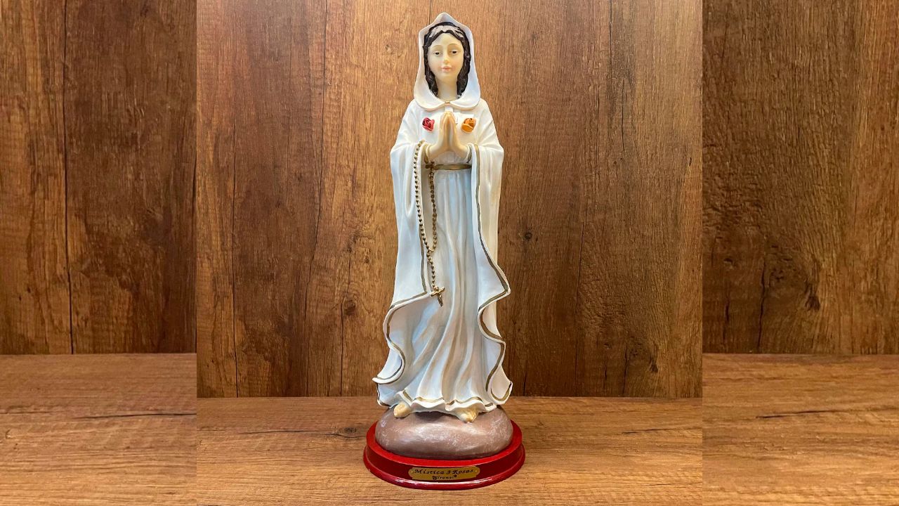 ¿Milagro? Graban imagen de la Virgen María con lágrimas de sangre