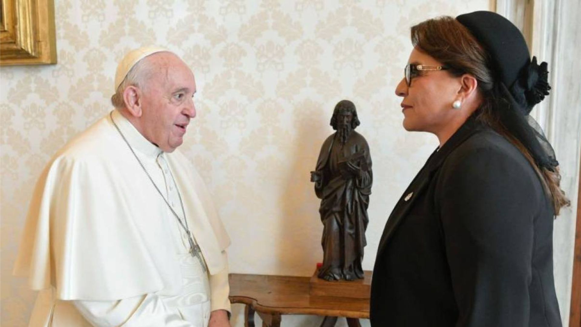 Xiomara Castro viajará al funeral del papa Francisco: ¿Quiénes integrarán su comitiva?