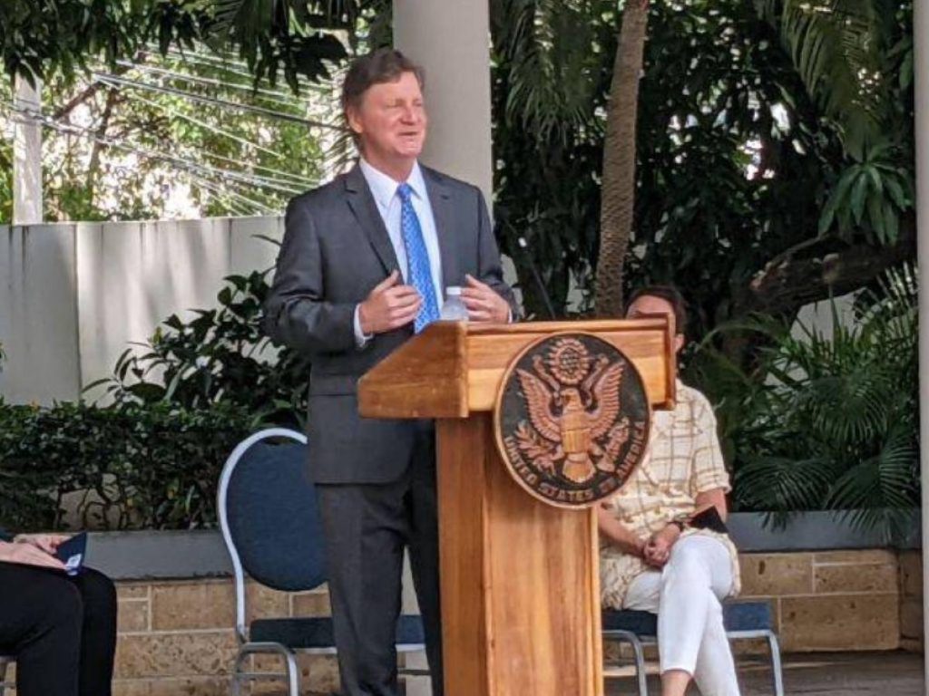 Roy Perrin al frente