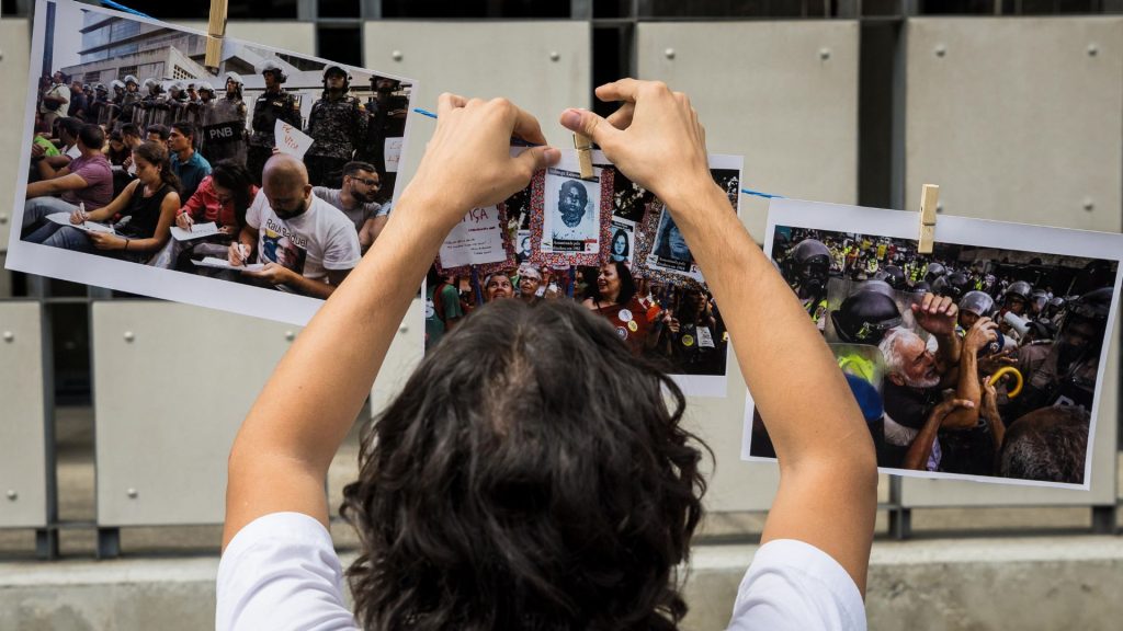 manifestación frente a la embajada de Brasil