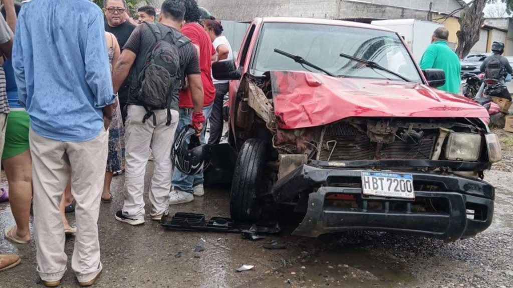 carro que embistió a motociclista