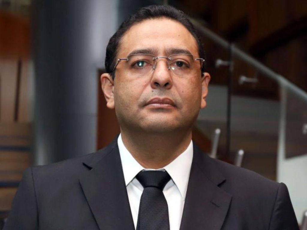 Erazo viendo al frente