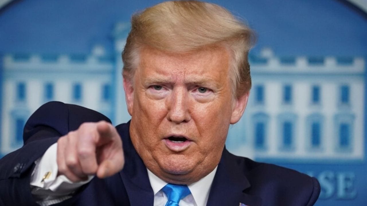 Trump medita retirar otros 3.000 millones de dólares en subvenciones a Harvard